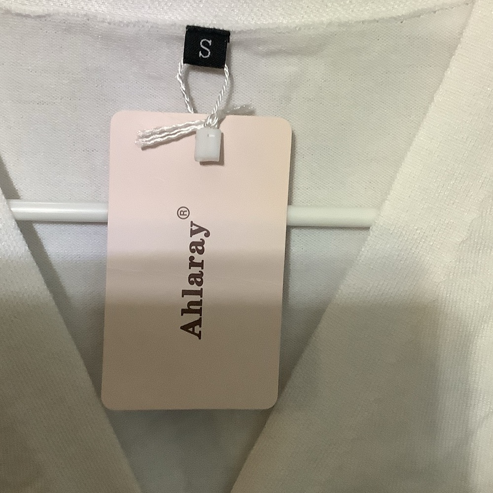 Women’s Cropped Classic White Button-Up Cardigan - Picture 3 of 6